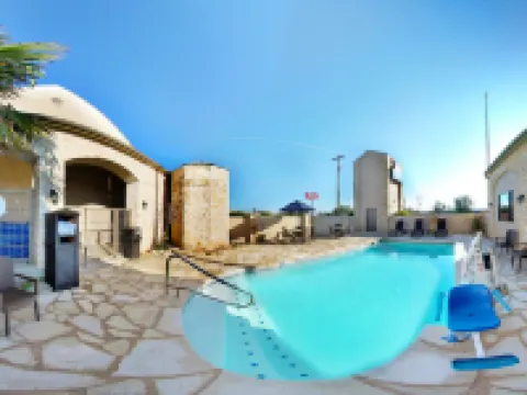 Days Inn & Suites by Wyndham Llano Hotels in Llano