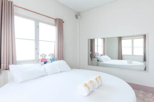 โรงแรมฉิมพลี Chimphli Hotel