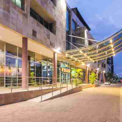 프로테아 호텔 바이 메리어트 가보론 마사 스퀘어 Hotel Exterior