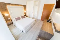 Hotel All'Orologio 3 Stelle Superior فنادق في كاورلي