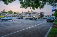 Motel 6 Salem, or - parking