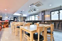 더 퍼스트 호텔