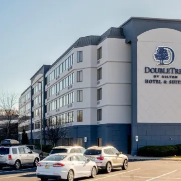 DoubleTree by Hilton Fairfield Hotel & Suites