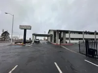 Desert Sands Inn & Suites