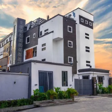 Lifestyle18 Hotel and Shortlet Apartments Hotels near Lekki Conservation Centre