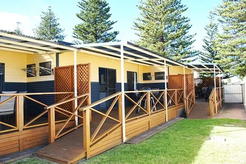 Driftwood Apartments - parking