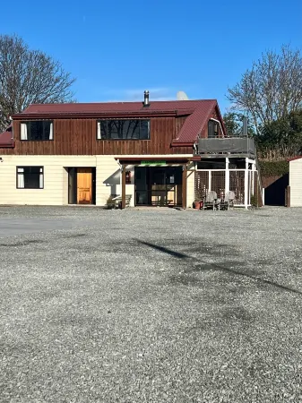 Pinewood Motels