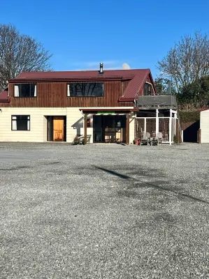Pinewood Motels Hotels in Coal Stream
