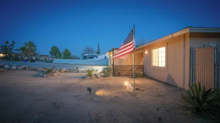 A serene 4BR 2BA sanctuary with desert tranquility, minutes from Joshua Tree !