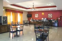 La Quinta Inn & Suites by Wyndham Alice Hotels in Alice