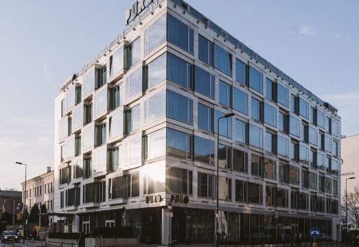 크라쿠프 기차역 전경과 푸로 호텔 외관