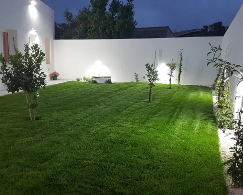 B. Sinis Hotel a Cabras