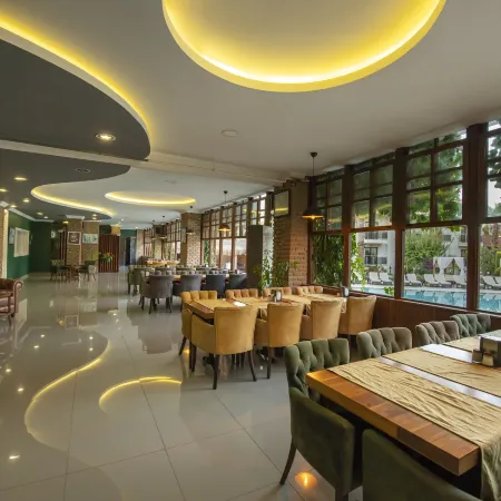 HAN Deluxe Hotel