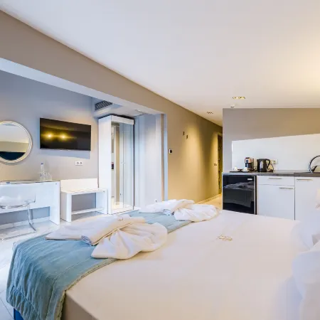 Alpha Luxury Suites