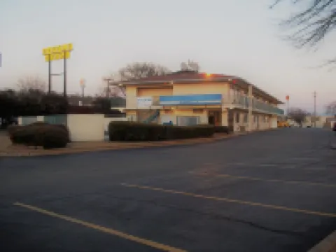 Skyline Inn