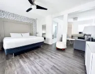 North Beach Hotel
