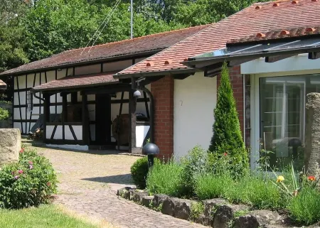 Landhotel Alte Muehle Отели в г. Айдлинген