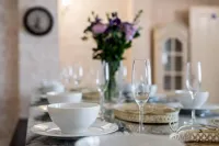 Little Paris - Parking - by Brighton Holiday Lets - Bungalows