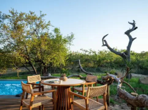 จาบูลานี ซาฟารี เรอเลส์ แอนด์ ชาโต