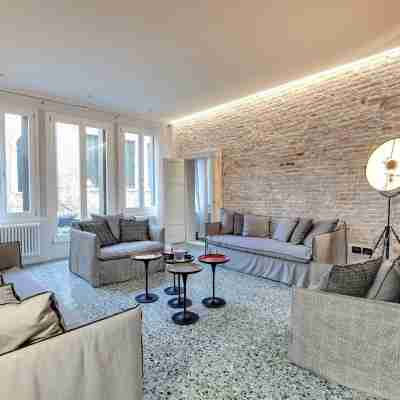 Stunning Modern Apartment in the Heart of Venice Others