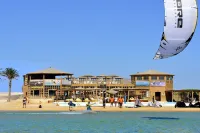 The Breakers Diving and Surfing Lodge Soma Bay - Strand