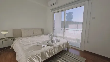 Stay City Life Apartment II Отели рядом с достопримечательностью «Кипрский университет»