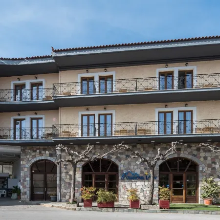 Arahova Inn Hotel