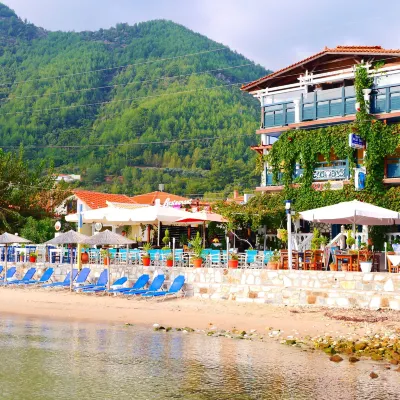 Blue Sea Beach Hotel 大理石海灘（Marble Beach）附近的飯店
