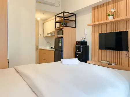 Nice Studio Room at Tokyo Riverside Pik 2 Apartment Отели рядом с достопримечательностью «Pelabuhan Tanjung Pasir»