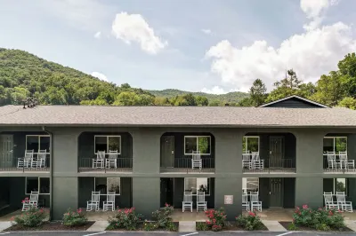 Hotel 西爾瓦飯店 Noon附近的飯店