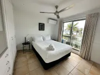 Waiheke Island - Onetangi Beachfront Apartments Hotels in Уаихеке