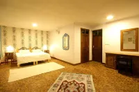 Boulevard Inn Mt Meru فنادق في 