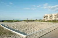 Luxury Beach Condo 5 Min Walk to Beach & Shops!