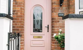 Designer 4-Bed Home in the Heart of Belfast