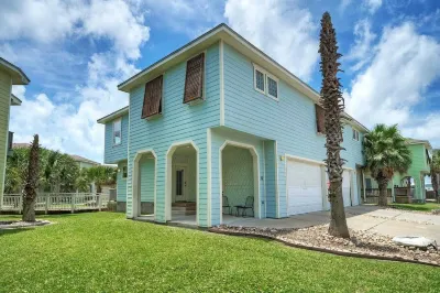 Pool, Walkable to Old Town Eateries, Nightlife, Shops Palm Palace by AvantStay Hotels near Port Aransas Nature Preserve at Charlie's Pasture