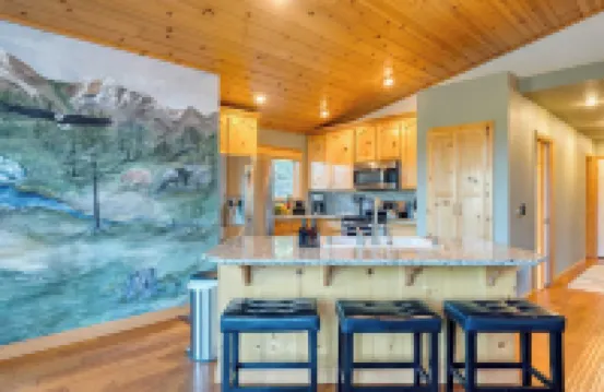 Golden Summit by AvantStay Stunning Secluded Cabin w Access to Tahoe Donner