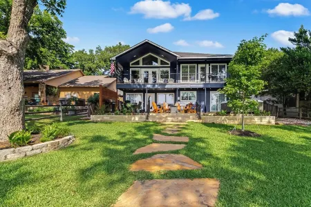 Relax, Play, Repeat! 5 Star Lakefront Retreat - Hot Tub, Dock, Cabana, Game Room