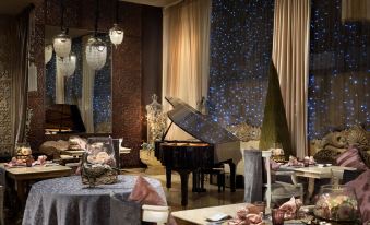 Royal Garden Villas, Luxury Hotel