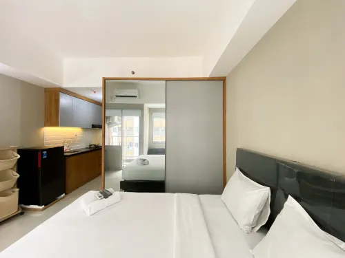 Homey and Cozy Stay Studio LRT City Jatibening Apartment - 2 stelle