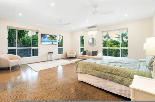 Majestic Manor Stylish Super Home Pool BBQ - Hot Tub