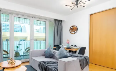 Bloomfields Stylish 1Br in Al Raha Beach Hotels in 