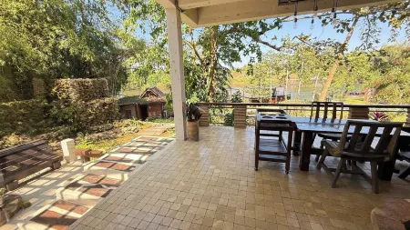 Kawarin River Exclusive Hotel & Resort Отели рядом с достопримечательностью «Wat Khuan Khao Laem»