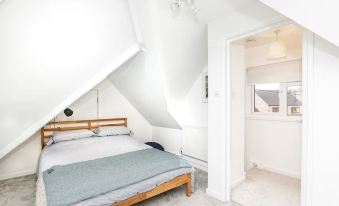 Charming 4 Bedroom Home Near Oxford!