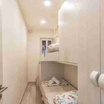 Seafront Designer Bliss in Central St Julian's Rooms