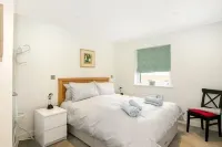 Cosy 3 Bedroom Home Next to Bicester Village!