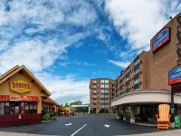 Howard Johnson Plaza by Wyndham by the Falls / Niagara Falls Hotels near Bird Kingdom
