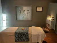 Hotel & Suites le Dauphin Drummondville - Spa