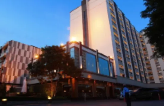 S.D. Avenue Hotel Hotels near Bang Bamru Railway Station