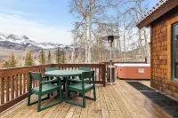 Russell Home by AvantStay Expansive Deck Stunning Views Hot Tub