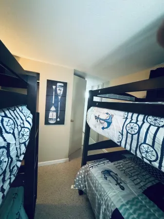 Charming 2-bedroom house by the lake in Dover TN Отели в г. Стьюарт